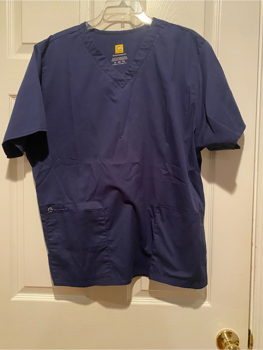 WonderWink Women's V-Neck Short Sleeve Scrub Top in Navy Blue